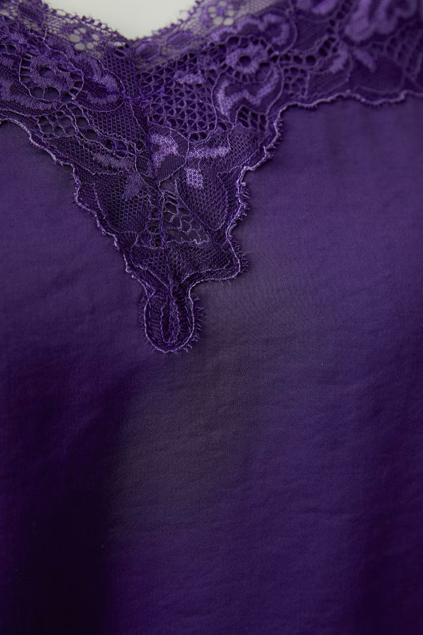 Oui Satin Tank With Lace